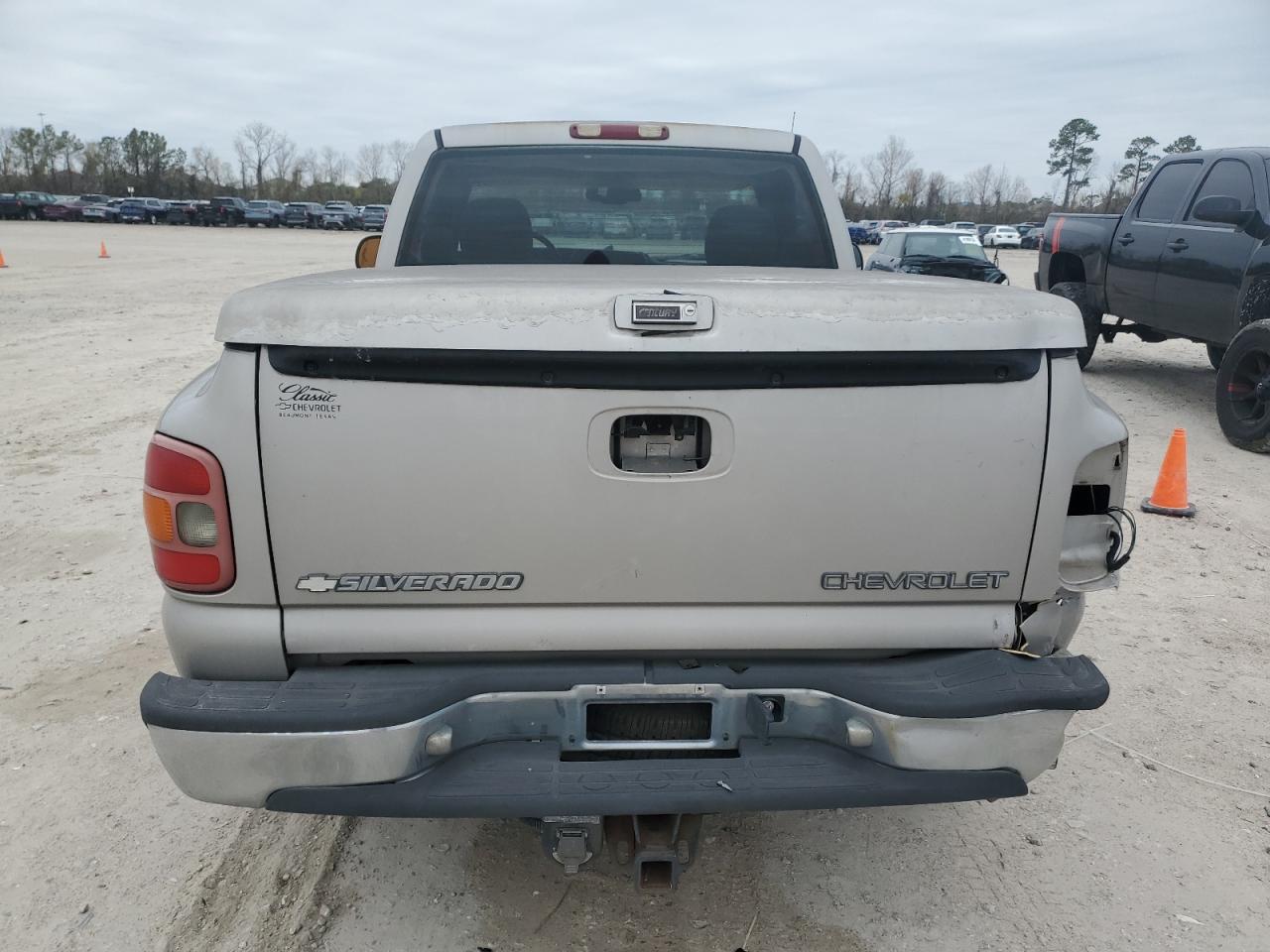 2004 Chevrolet Silverado - Image 6