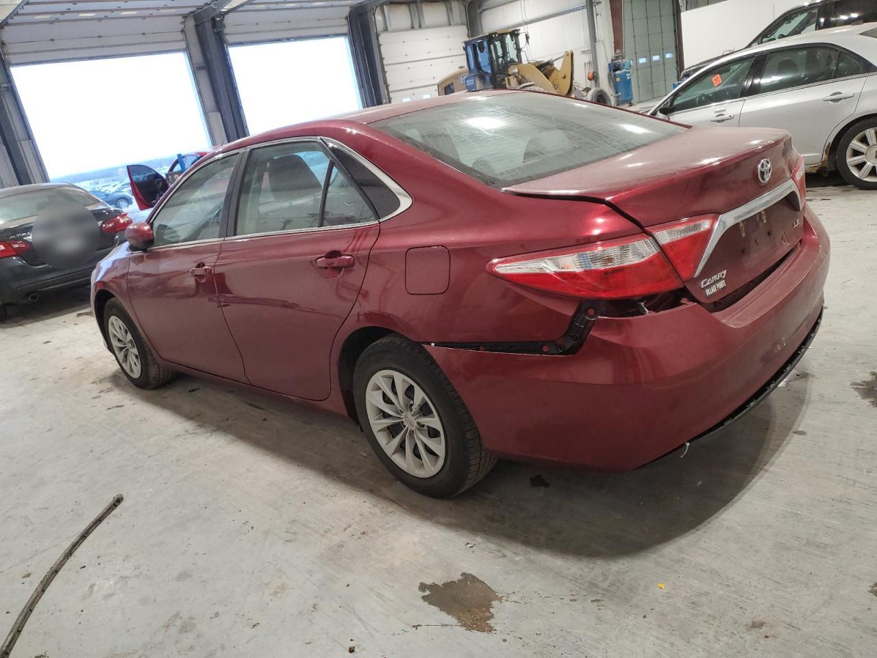 VIN 4T1BF1FK0FU920519 2015 TOYOTA CAMRY no.2