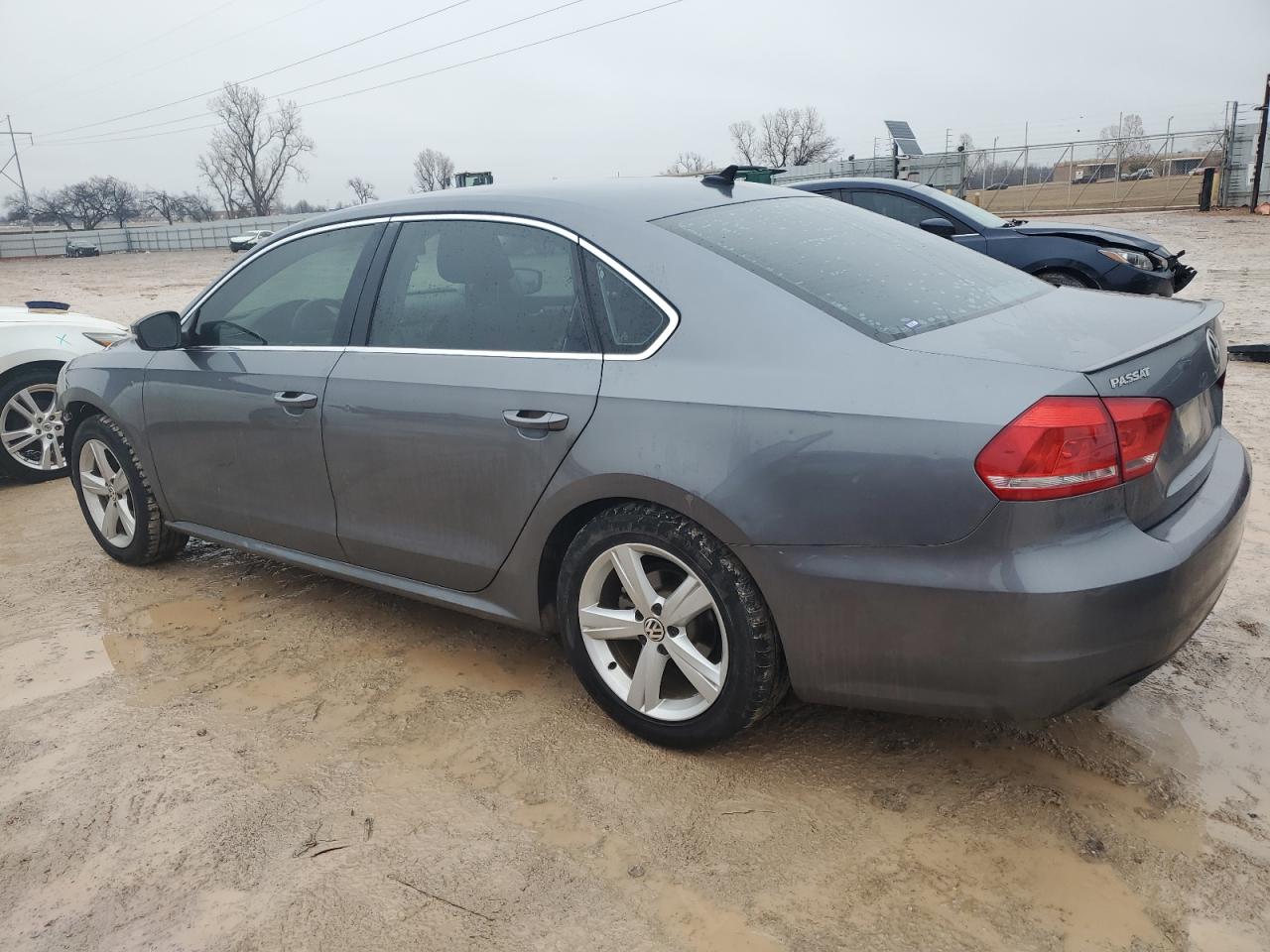 2014 Volkswagen Passat - Image 2