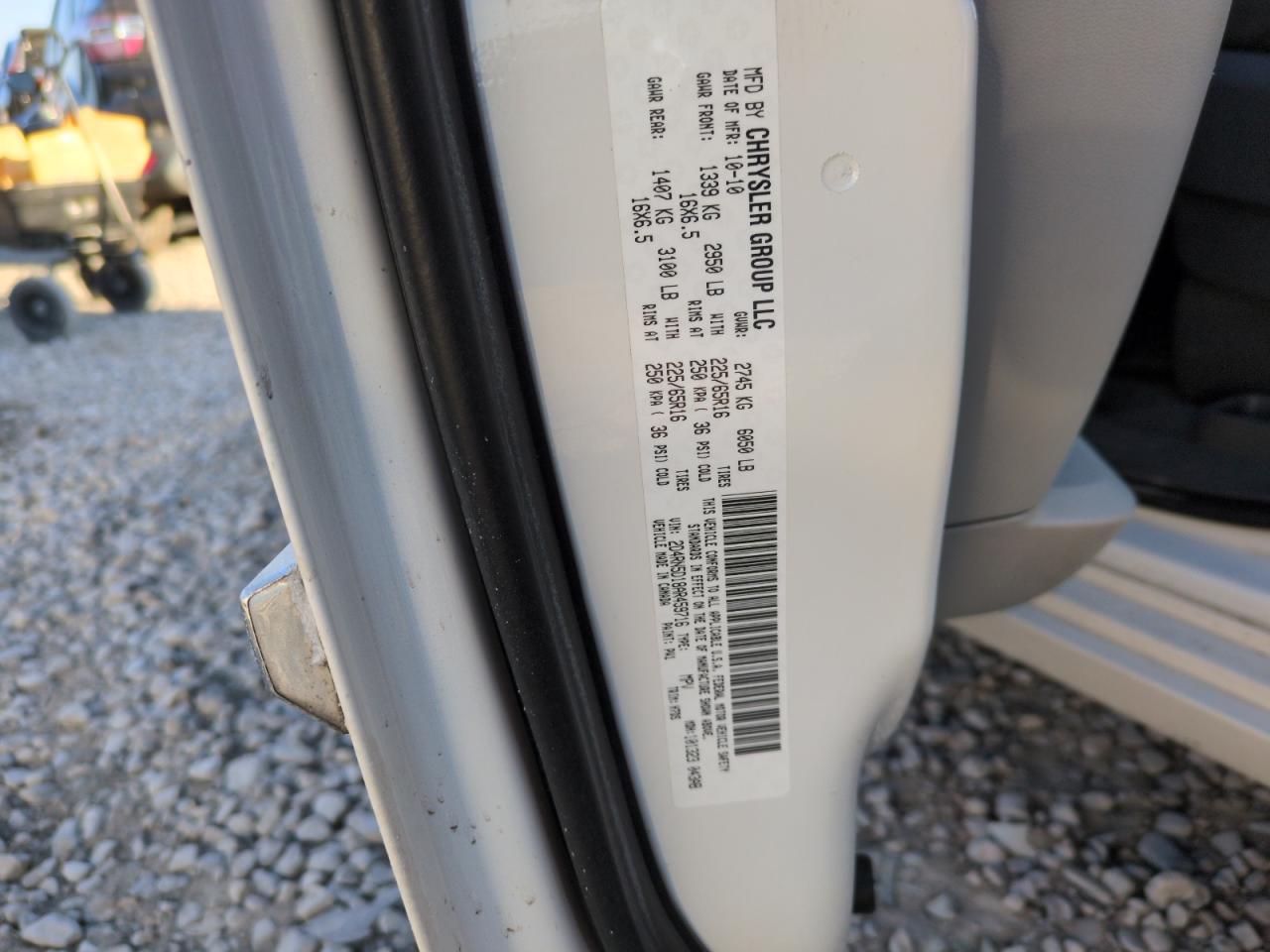 2010 Dodge Caravan - Image 12