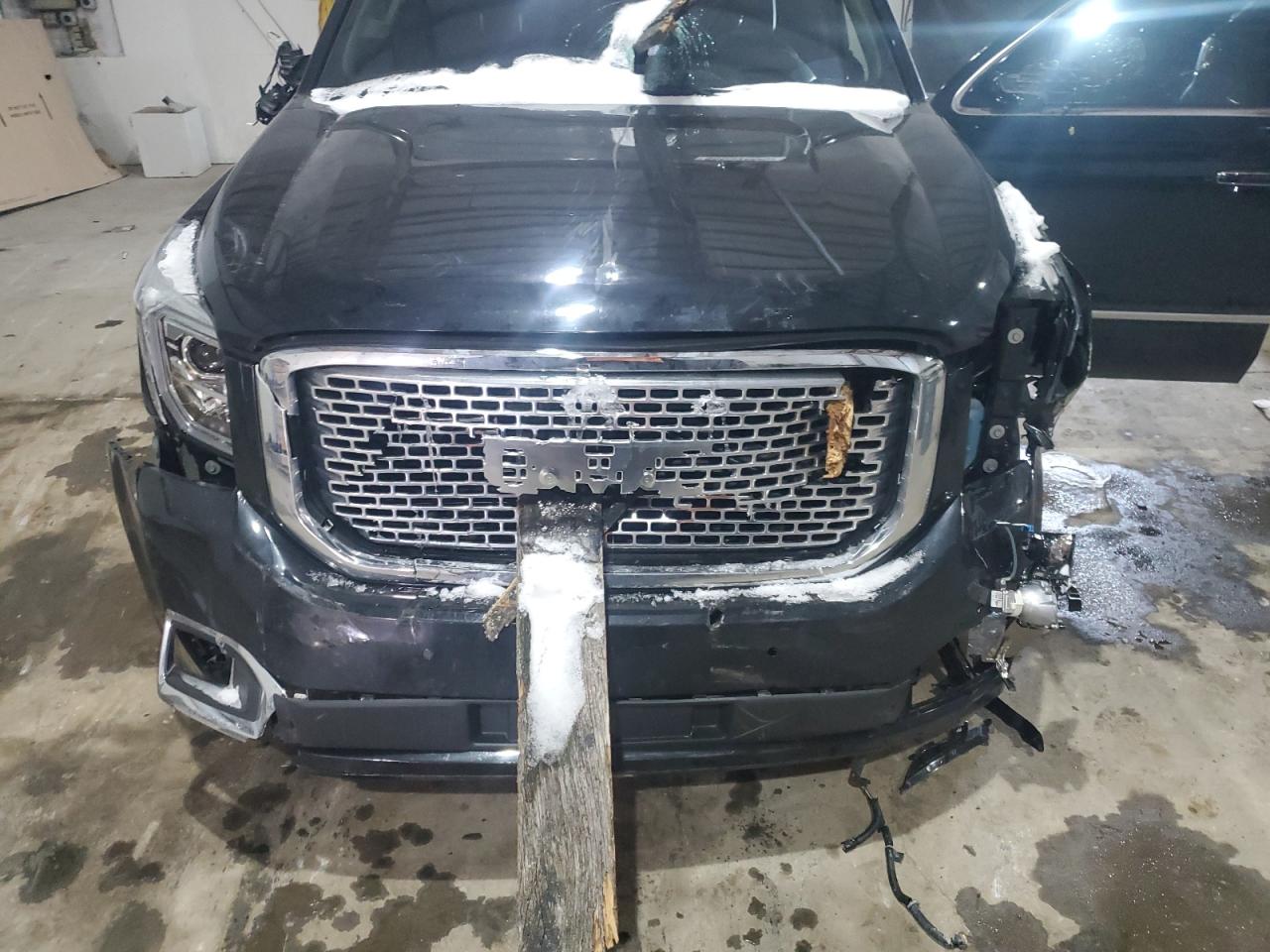 2017 GMC Yukon - Image 12