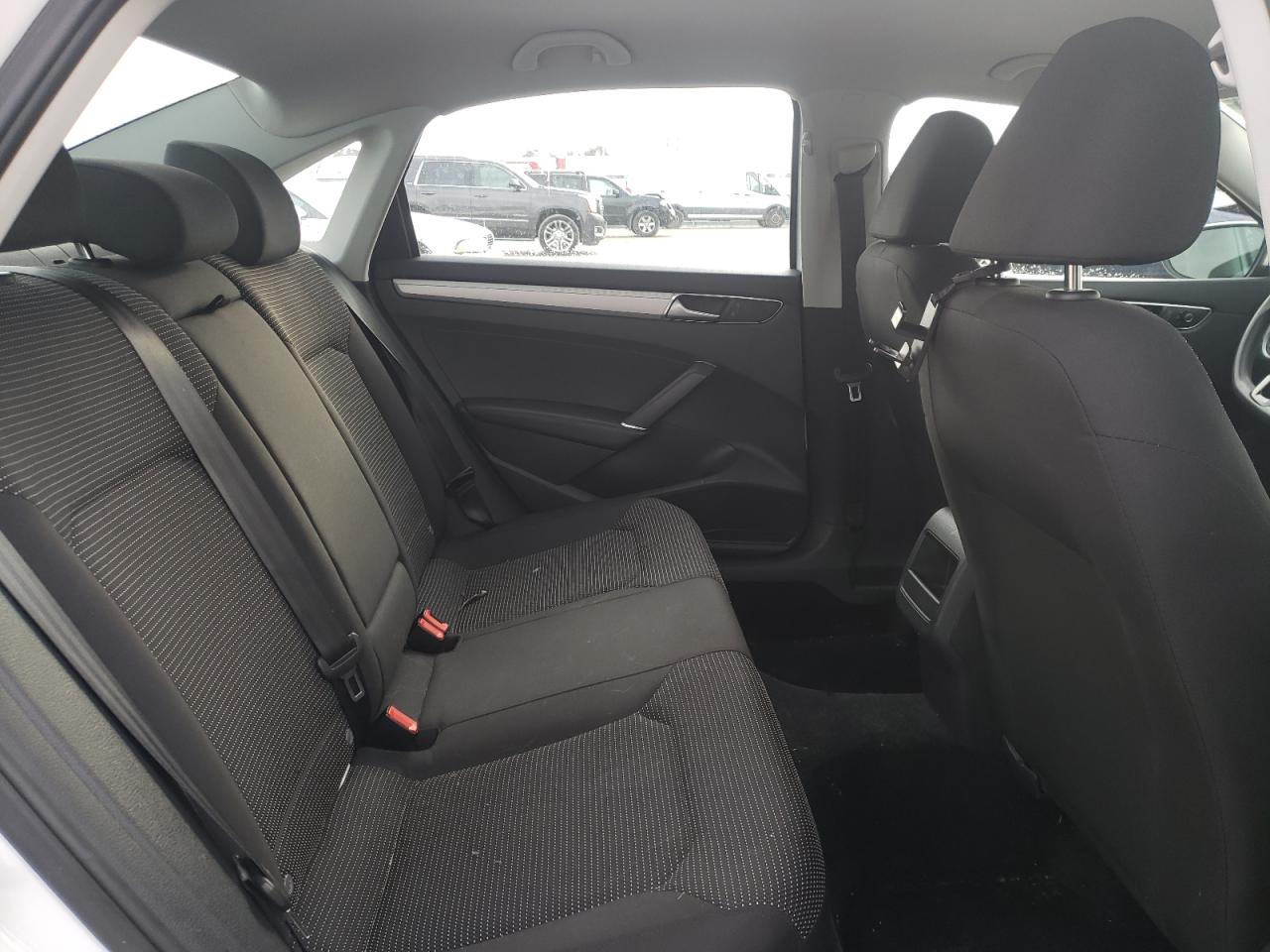 2016 Volkswagen Passat - Image 10