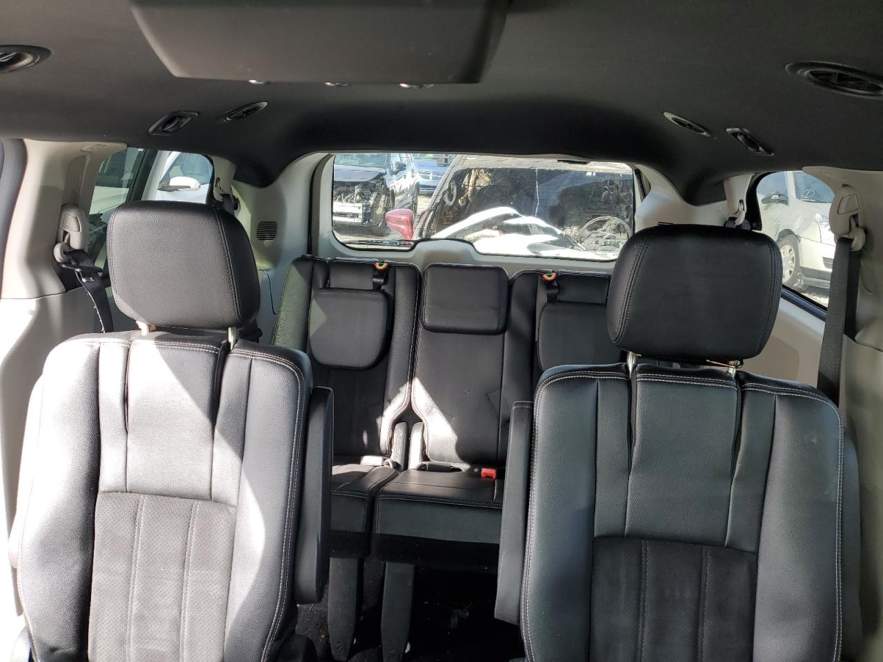2018 Dodge Caravan - Image 10