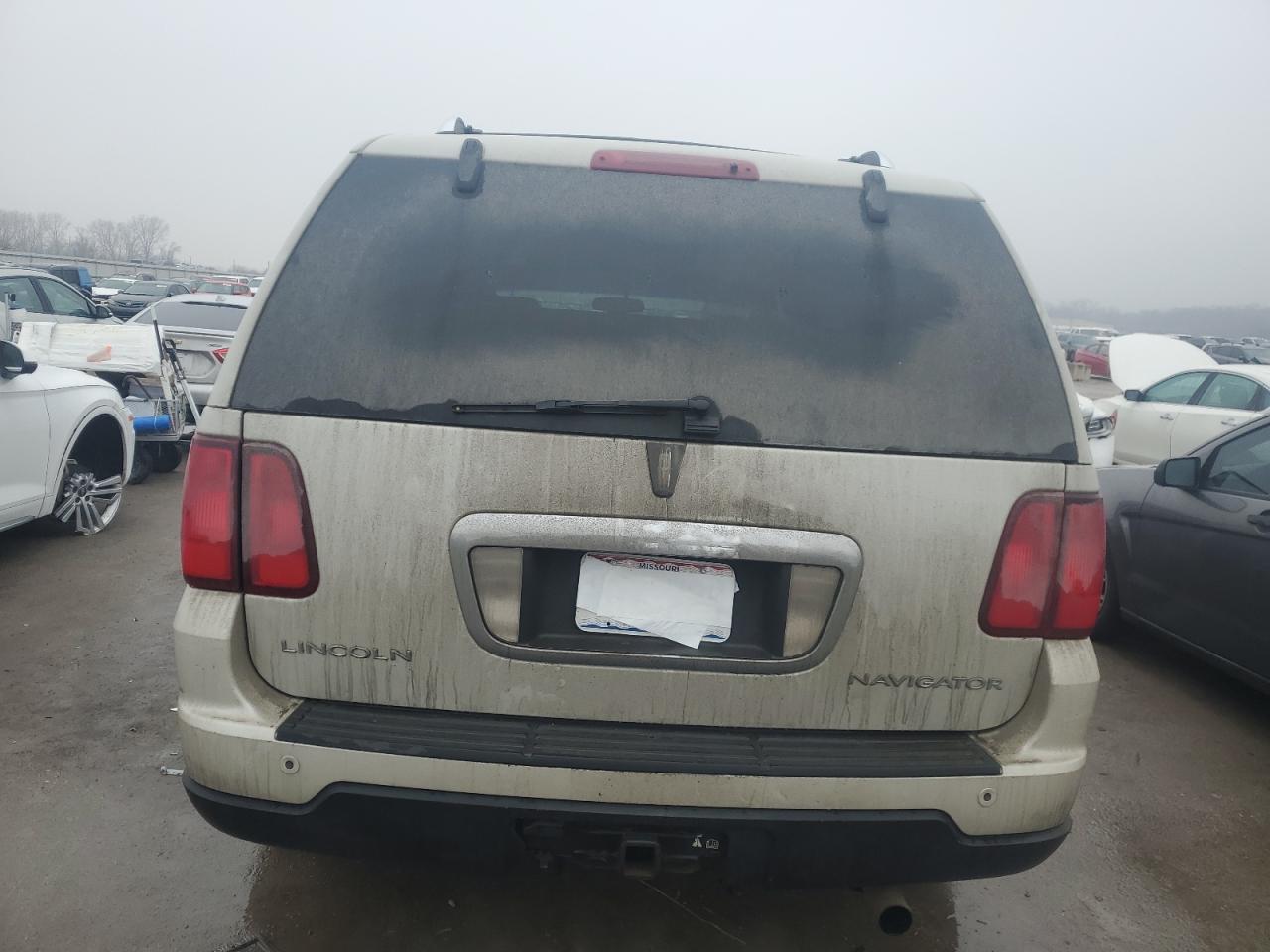 2005 Lincoln Navigator - Image 6