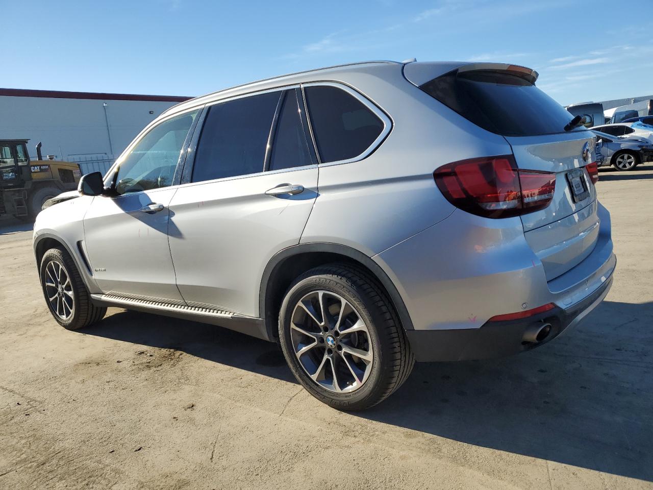 VIN 5UXKR0C36H0V81633 2017 BMW X5 no.2