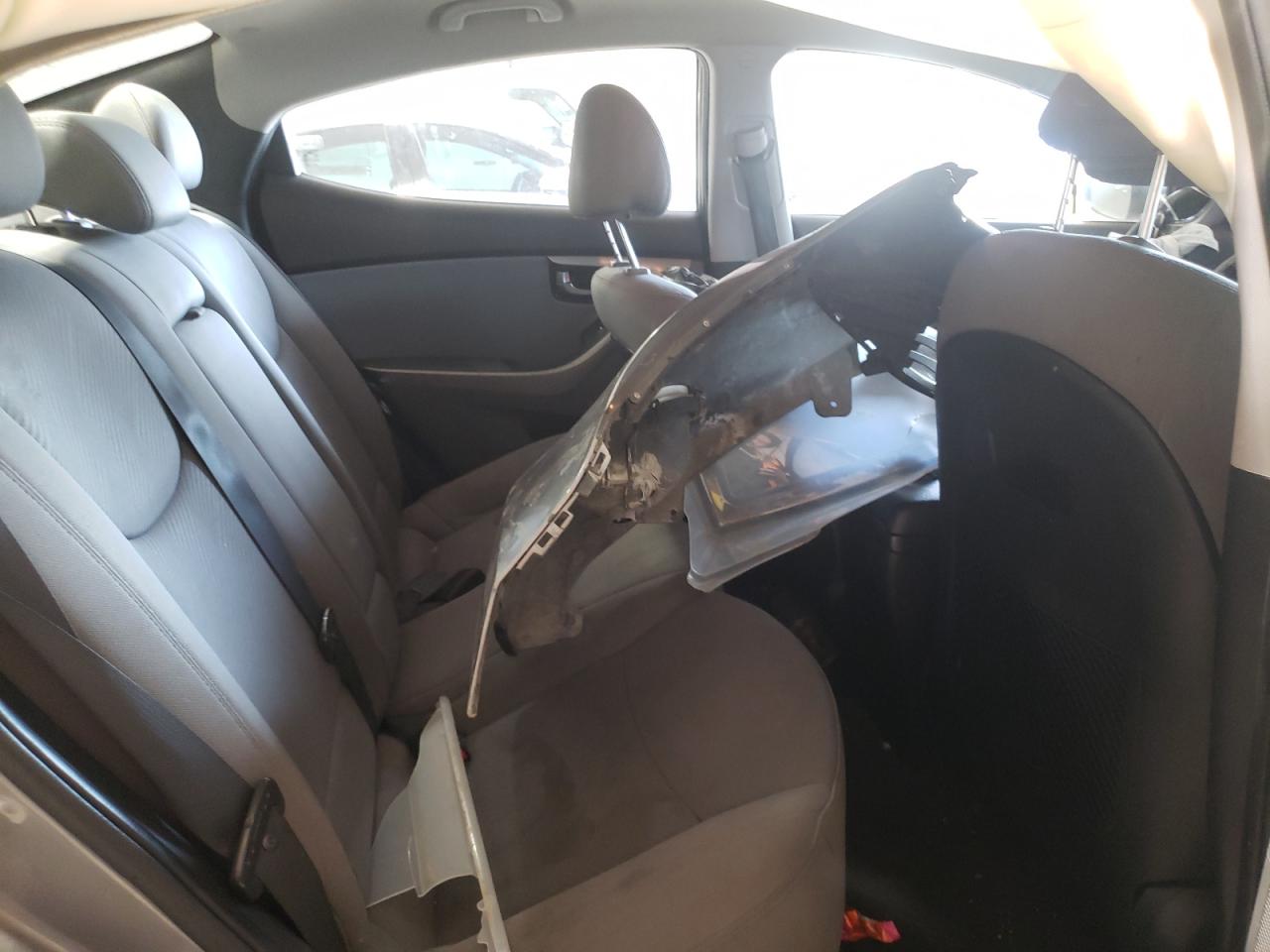2013 Hyundai Elantra - Image 11