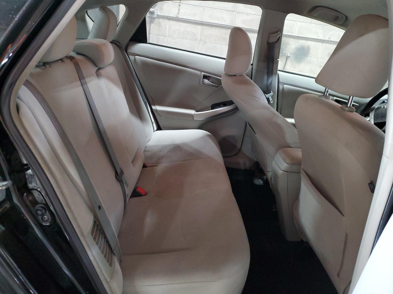 2012 Toyota Prius - Image 10