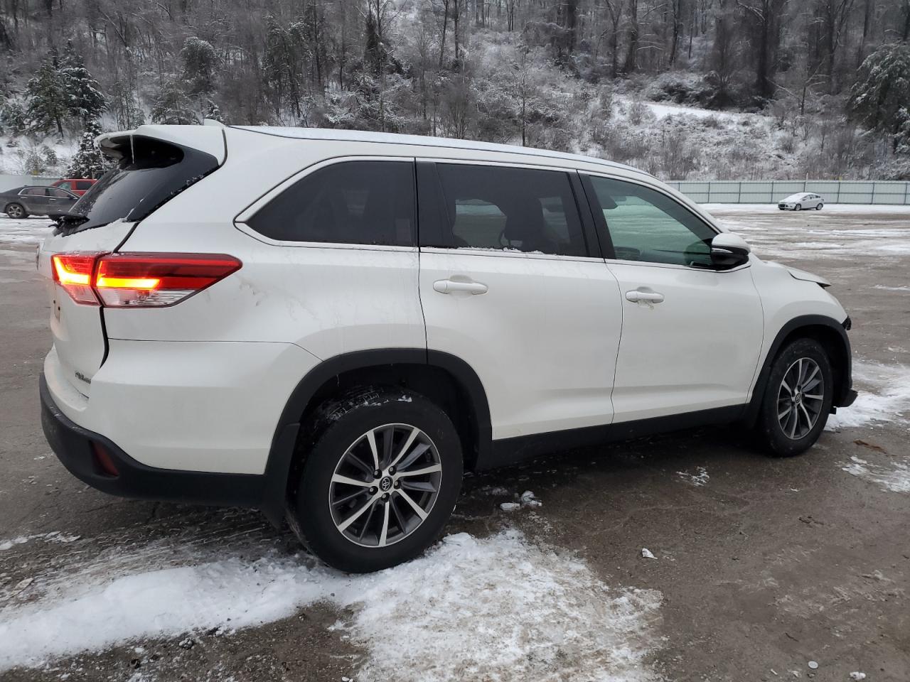 2019 Toyota Highlander - Image 3