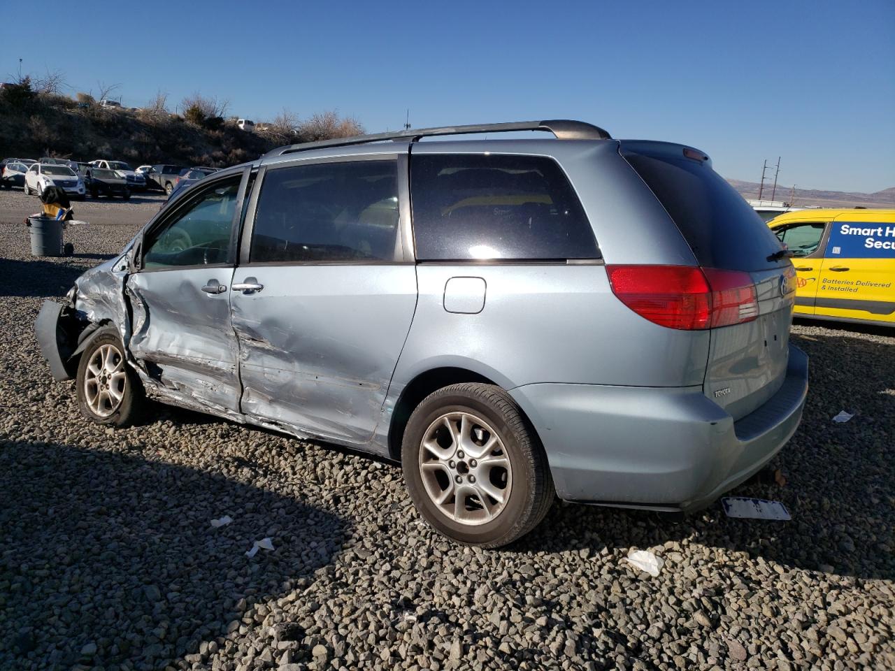2004 Toyota Sienna - Image 2