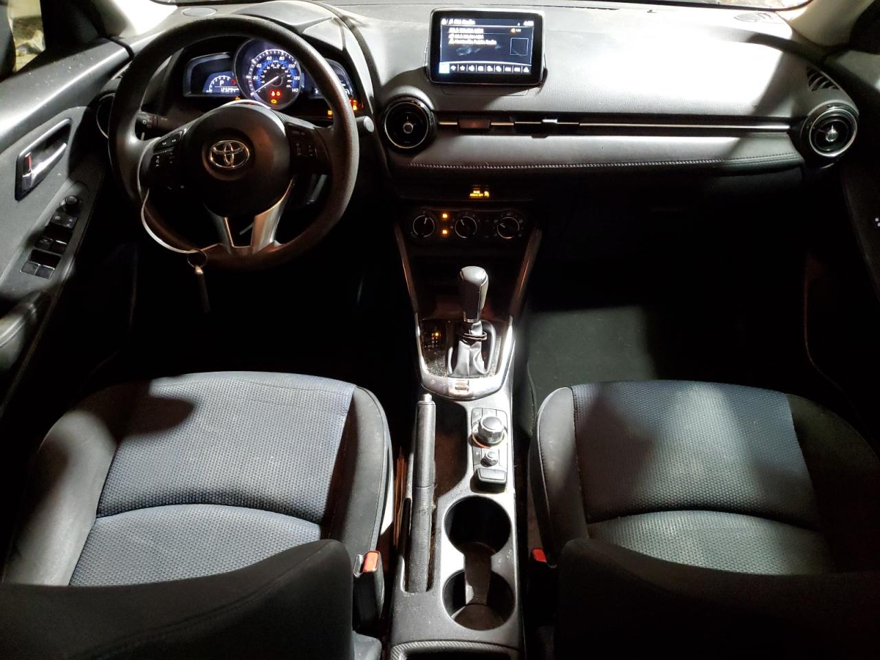 2017 Toyota Yaris - Image 8