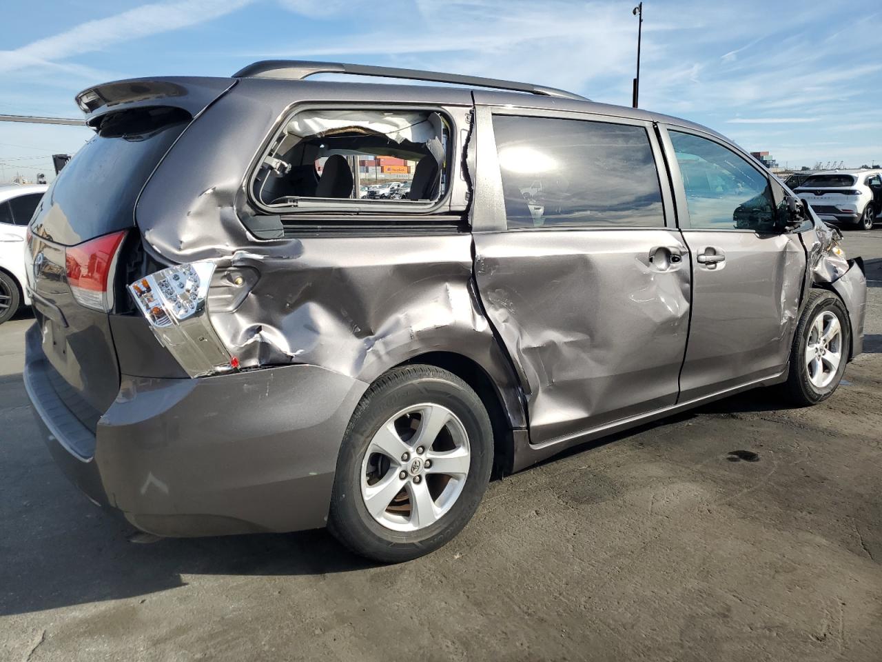 2014 Toyota Sienna - Image 3