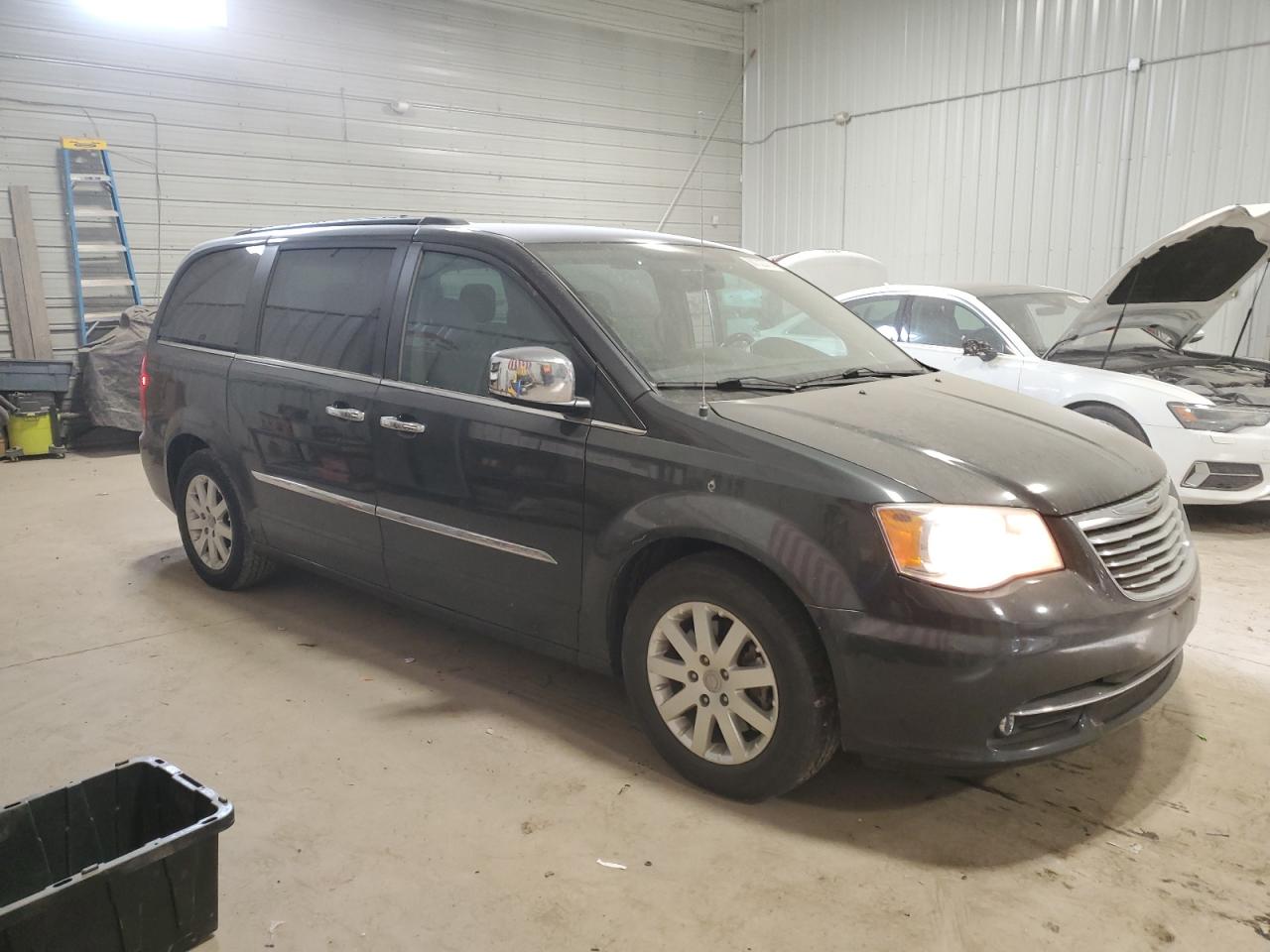 2012 Chrysler Town & Country - Image 4