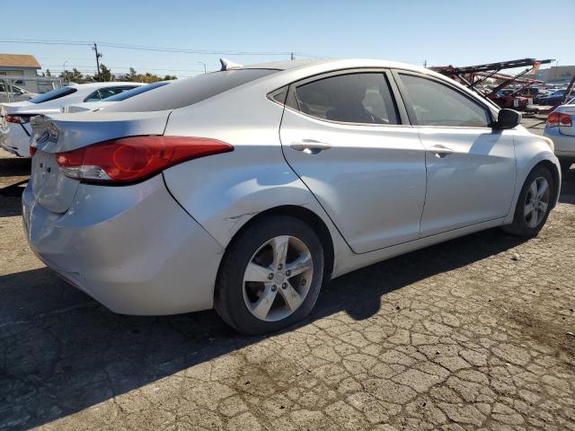 Седани HYUNDAI ELANTRA 2013 Сріблястий