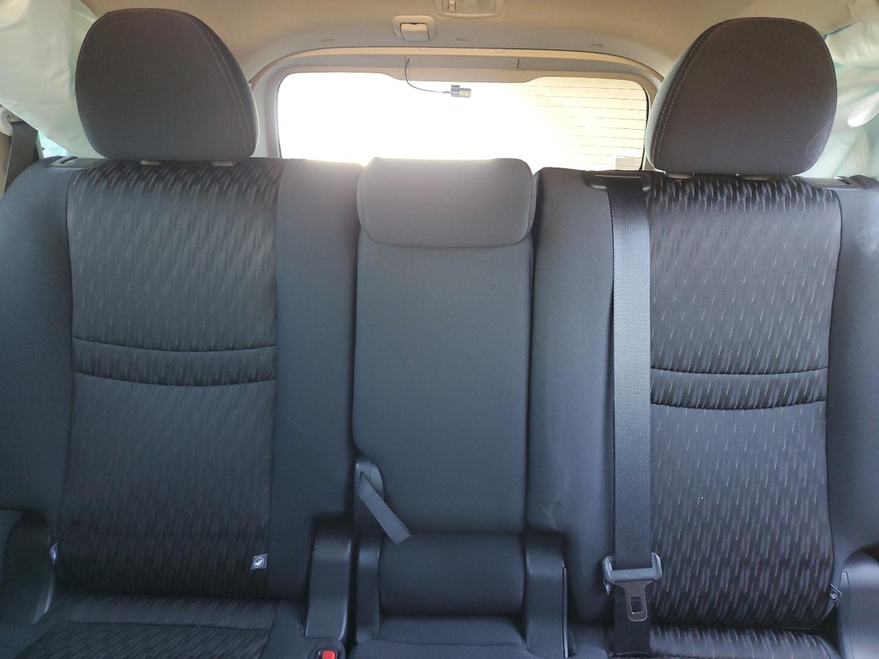 2017 Nissan Rogue - Image 10