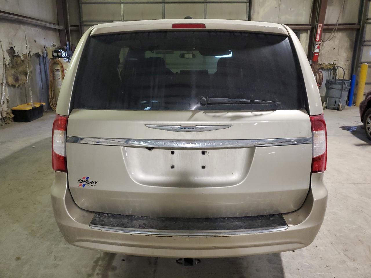 2016 Chrysler Town & Country - Image 6
