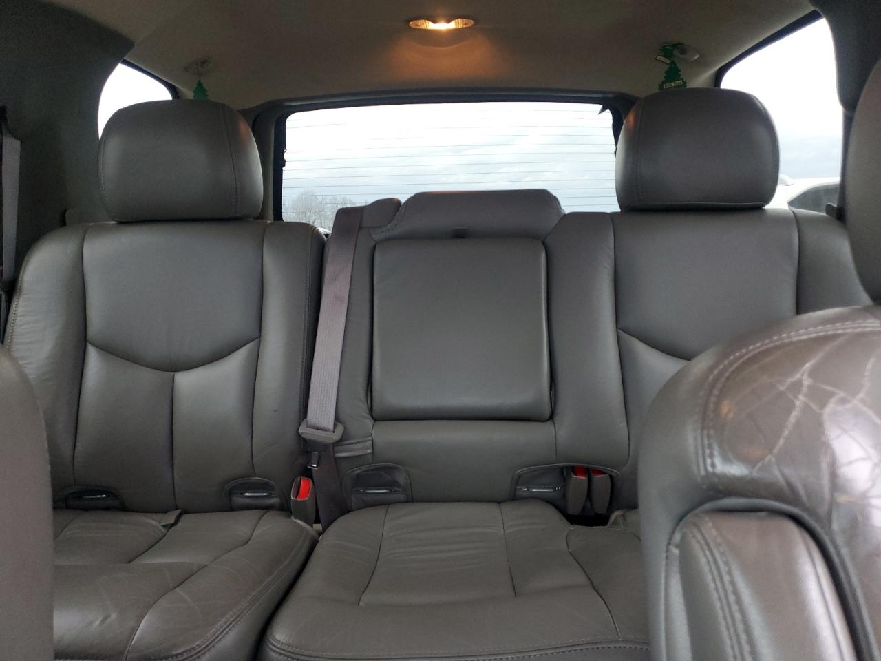 2004 Chevrolet Tahoe - Image 10