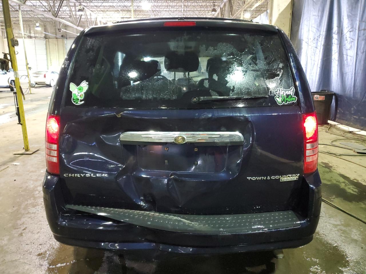 2010 Chrysler Town & Country - Image 6
