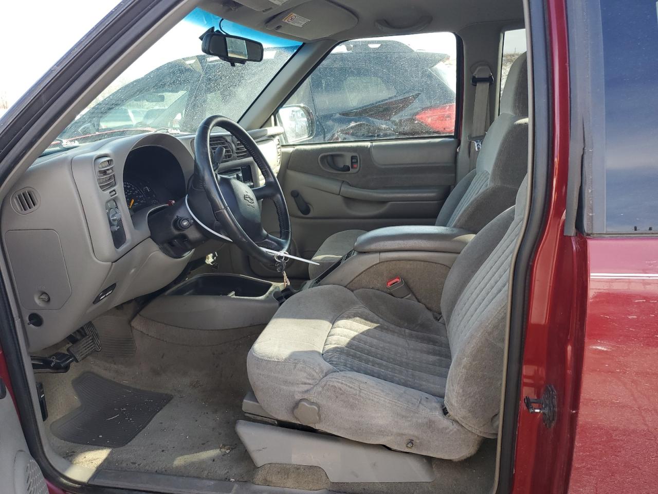 2001 Chevrolet S-10 Pickup - Image 7