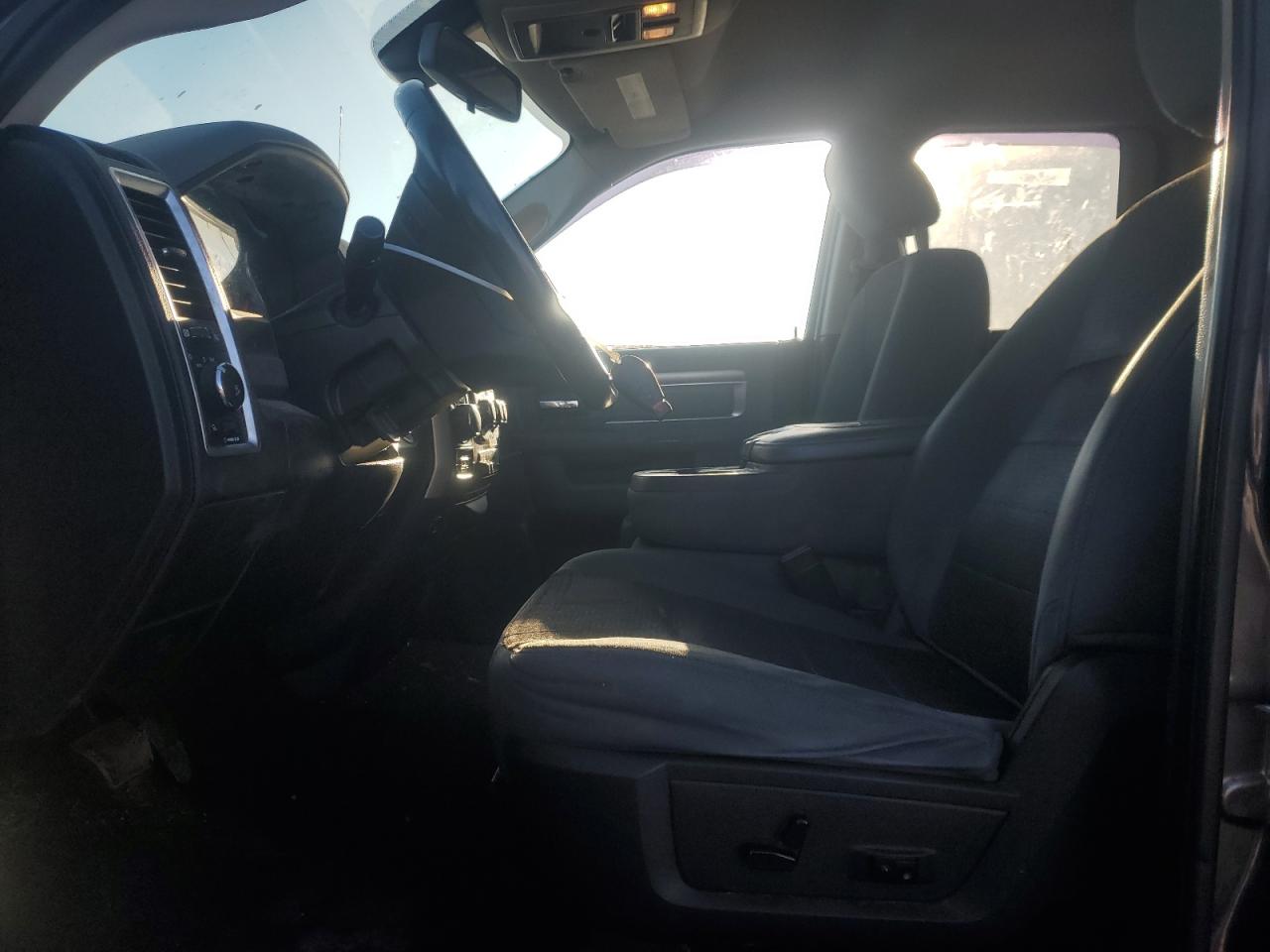 2014 RAM 1500 - Image 7