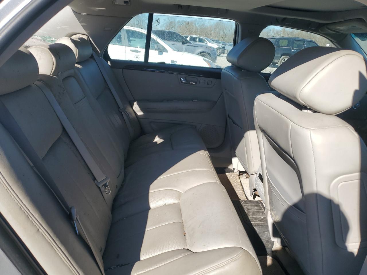 2006 Cadillac DTS - Image 10