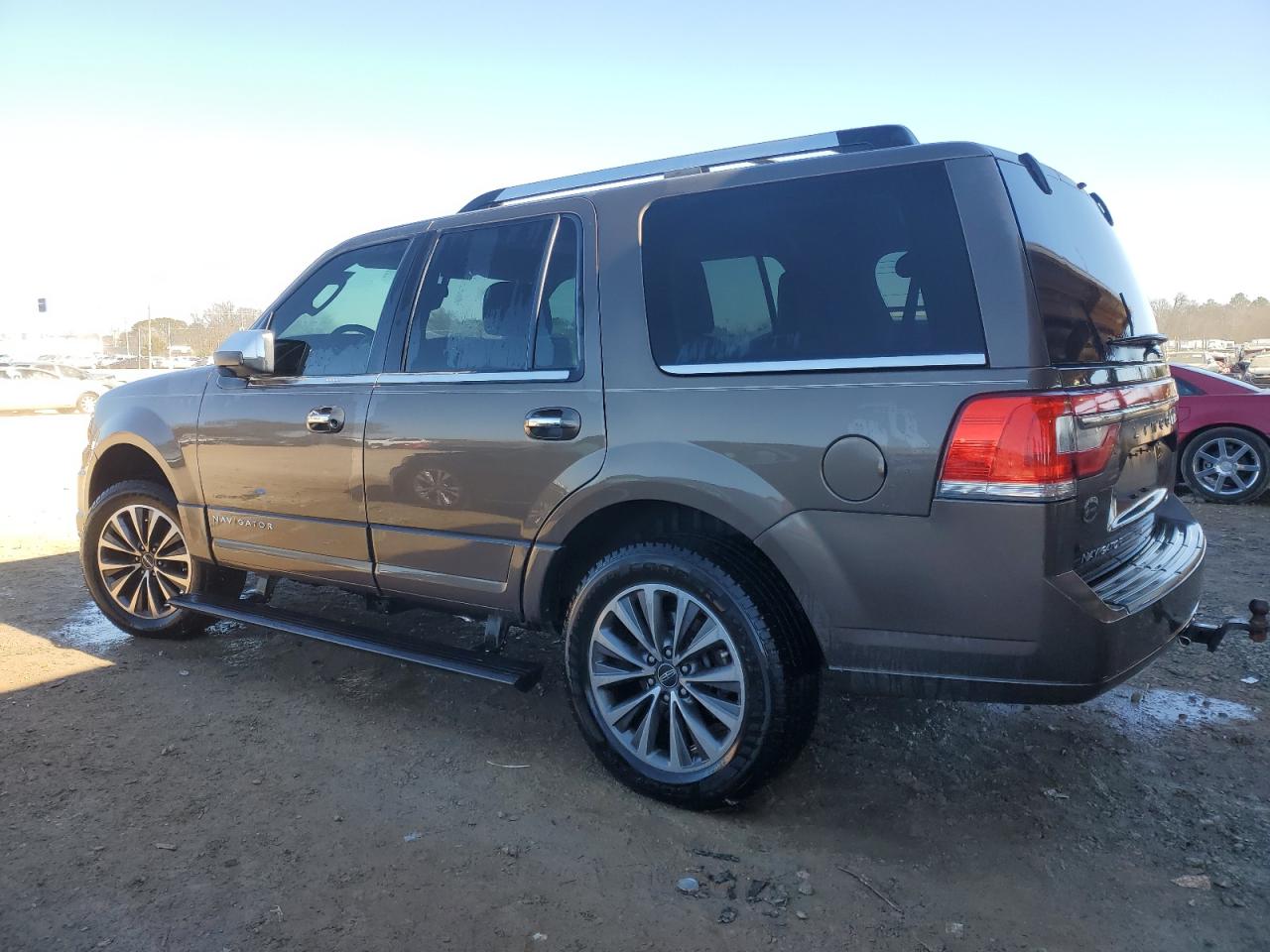 2015 Lincoln Navigator - Image 2