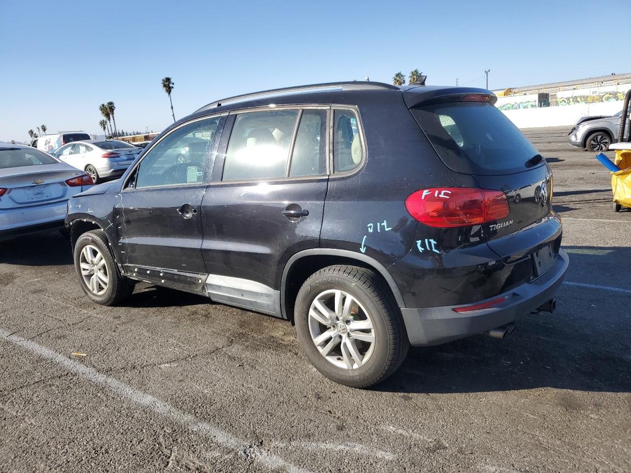 2017 Volkswagen Tiguan - Image 2