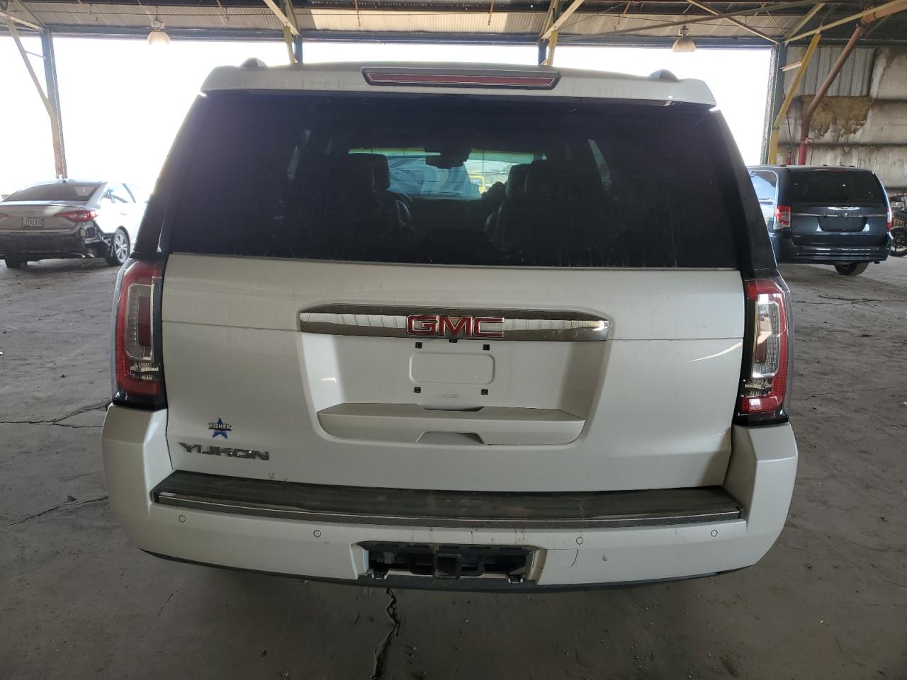 2017 GMC Yukon - Image 6