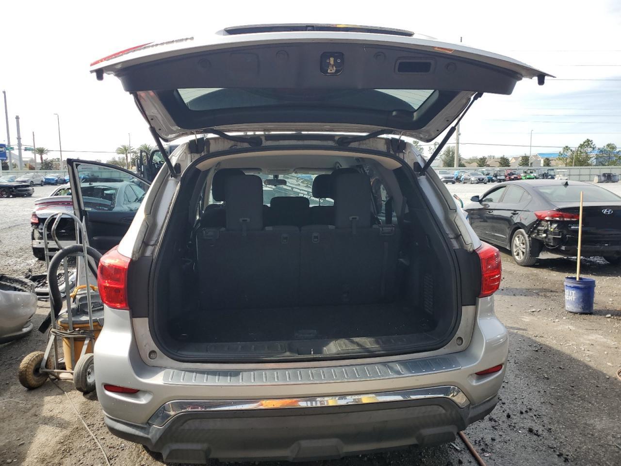 2017 Nissan Pathfinder - Image 6
