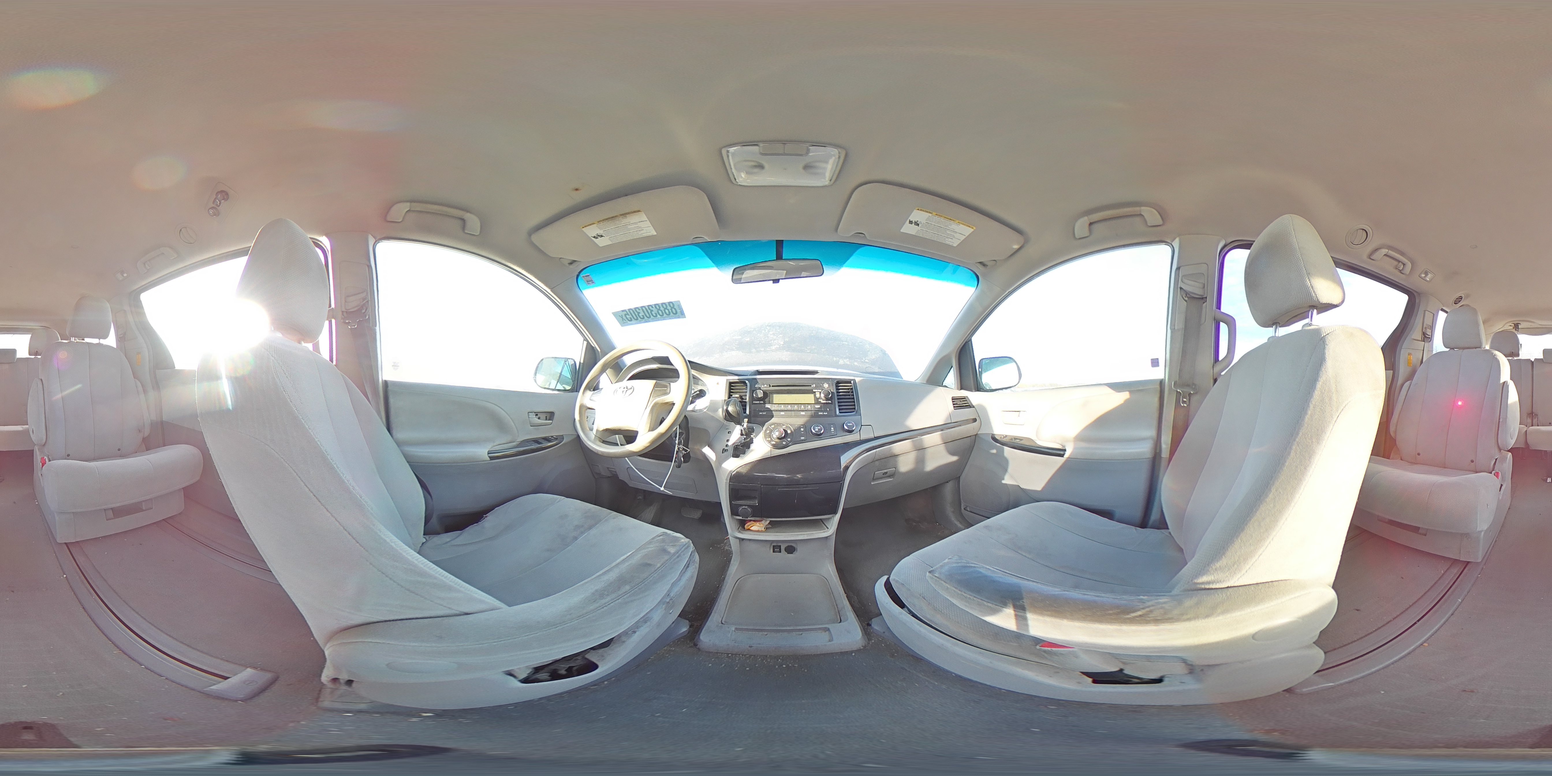 2014 Toyota Sienna - Image 13