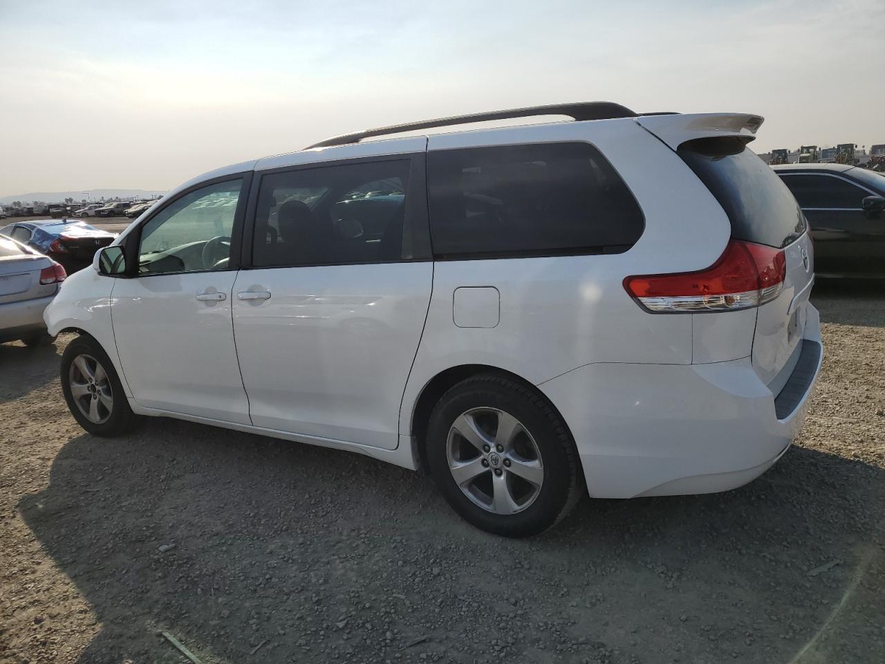 2011 Toyota Sienna - Image 2