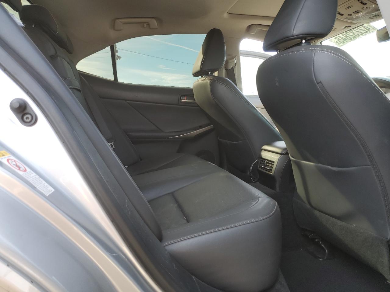 2018 Lexus IS - Image 10