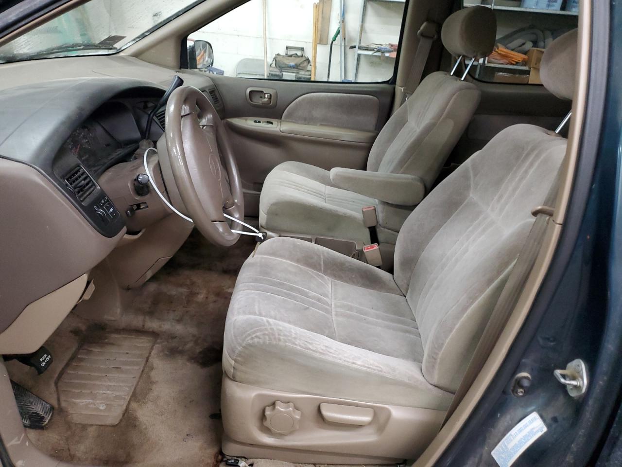 1998 Toyota Sienna - Image 7