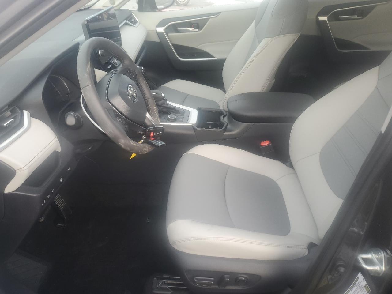 2024 Toyota RAV 4 - Image 7