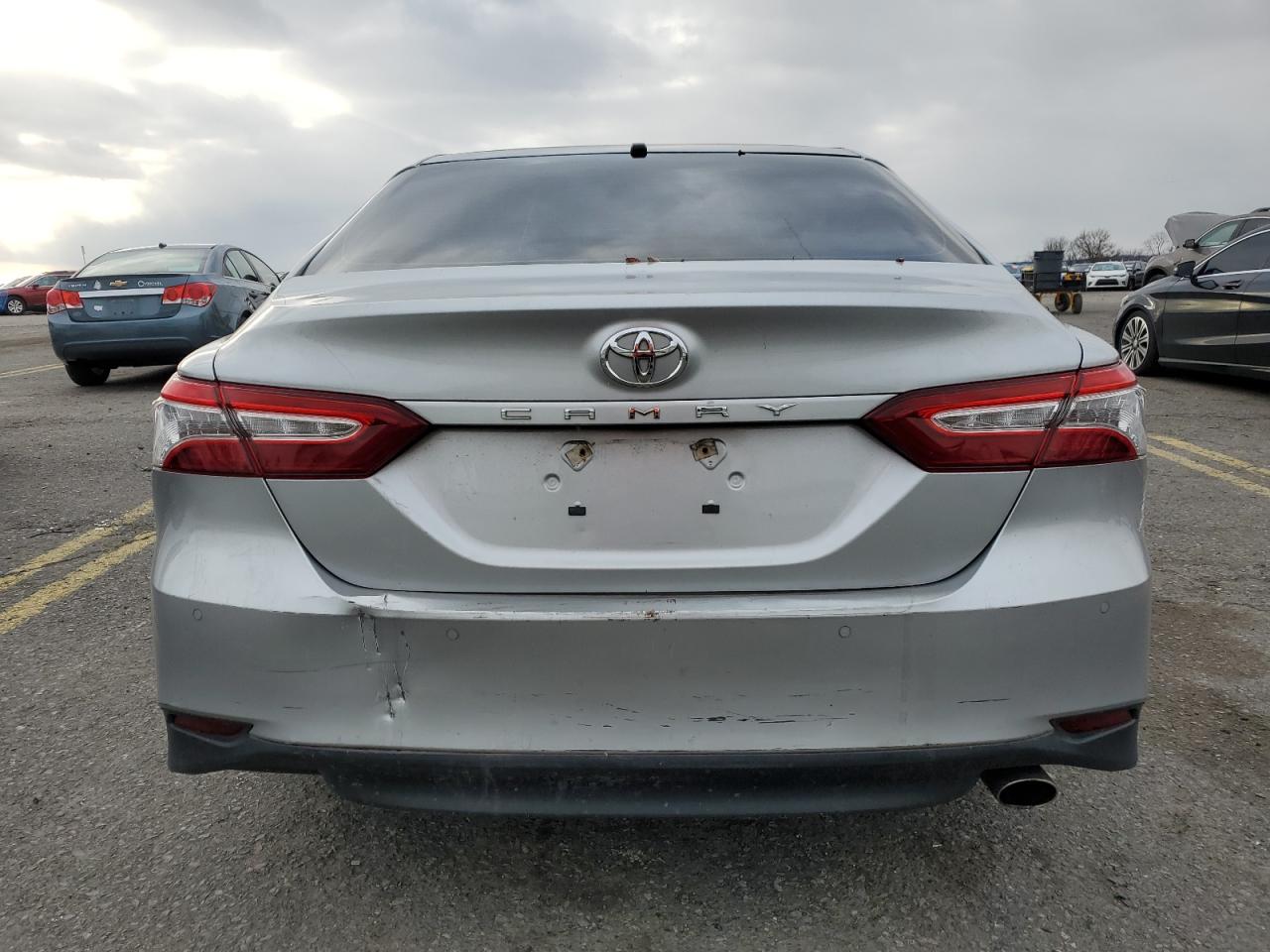 VIN 4T1B11HK6JU132025 2018 TOYOTA CAMRY no.6