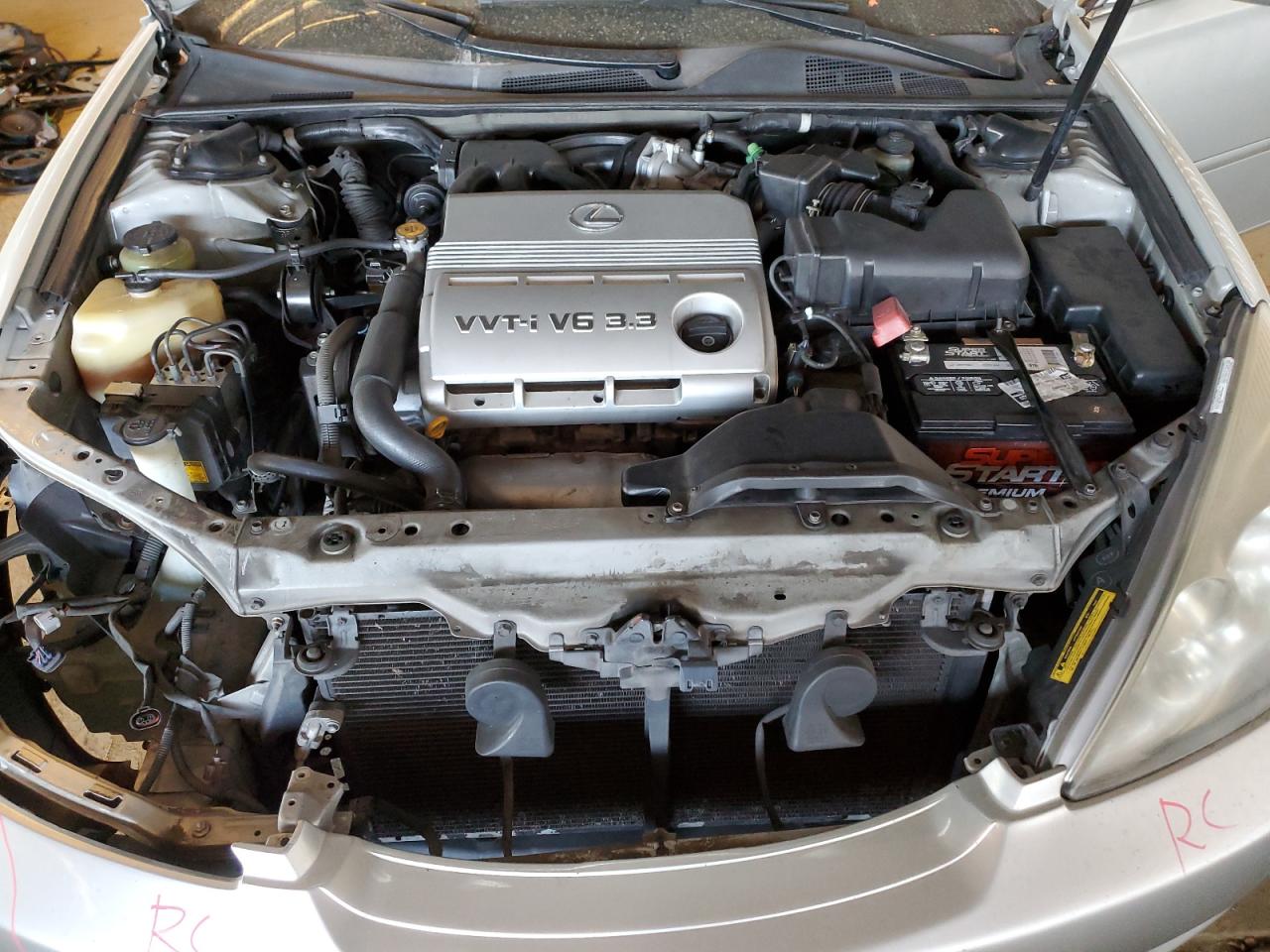 2004 Lexus ES - Image 11