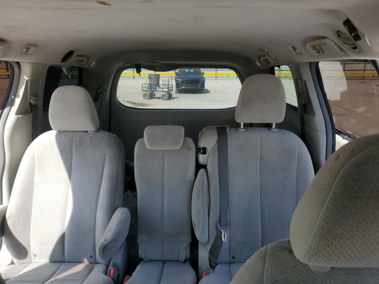 2011 Toyota Sienna - Image 10