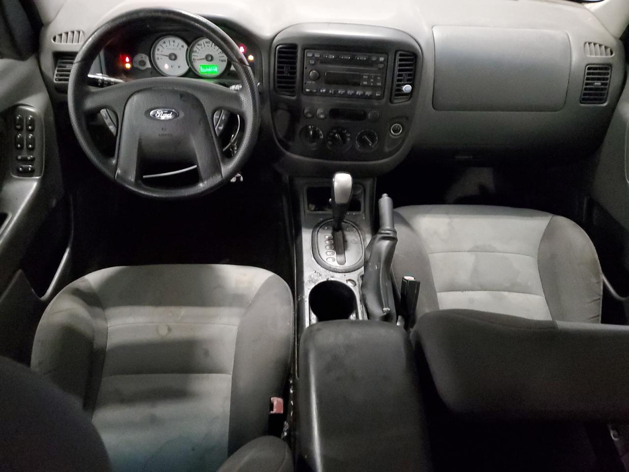 2005 Ford Escape - Image 8