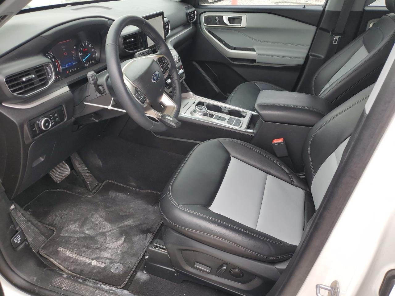 2023 Ford Explorer - Image 7