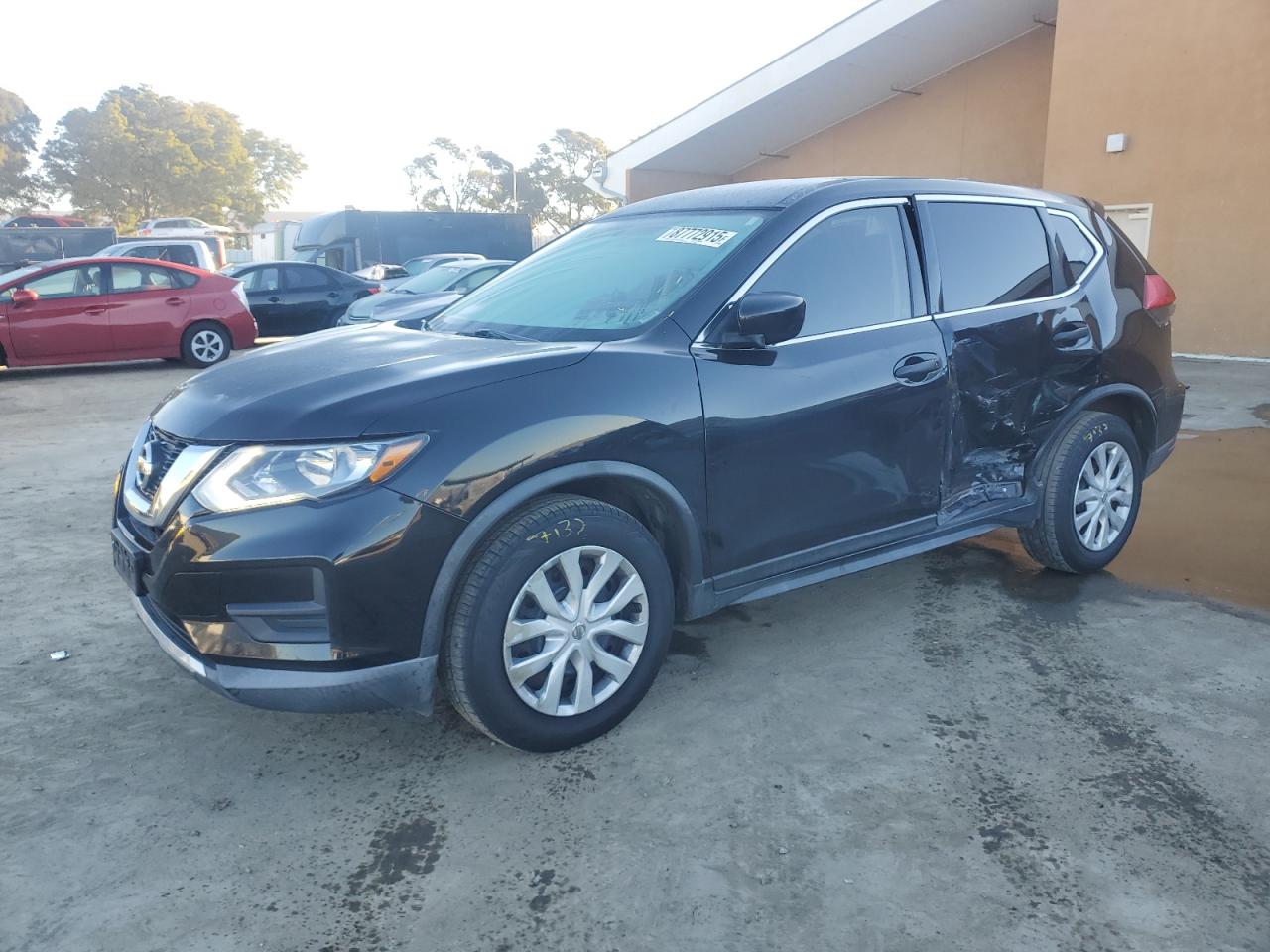 KNMAT2MT0HP568165 2017 NISSAN ROGUE - Image 1