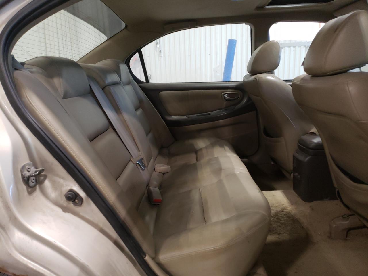 2002 Nissan Maxima - Image 10