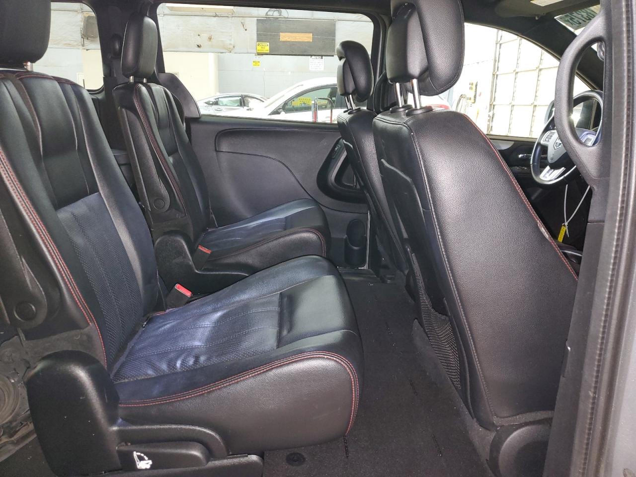 2016 Dodge Caravan - Image 11