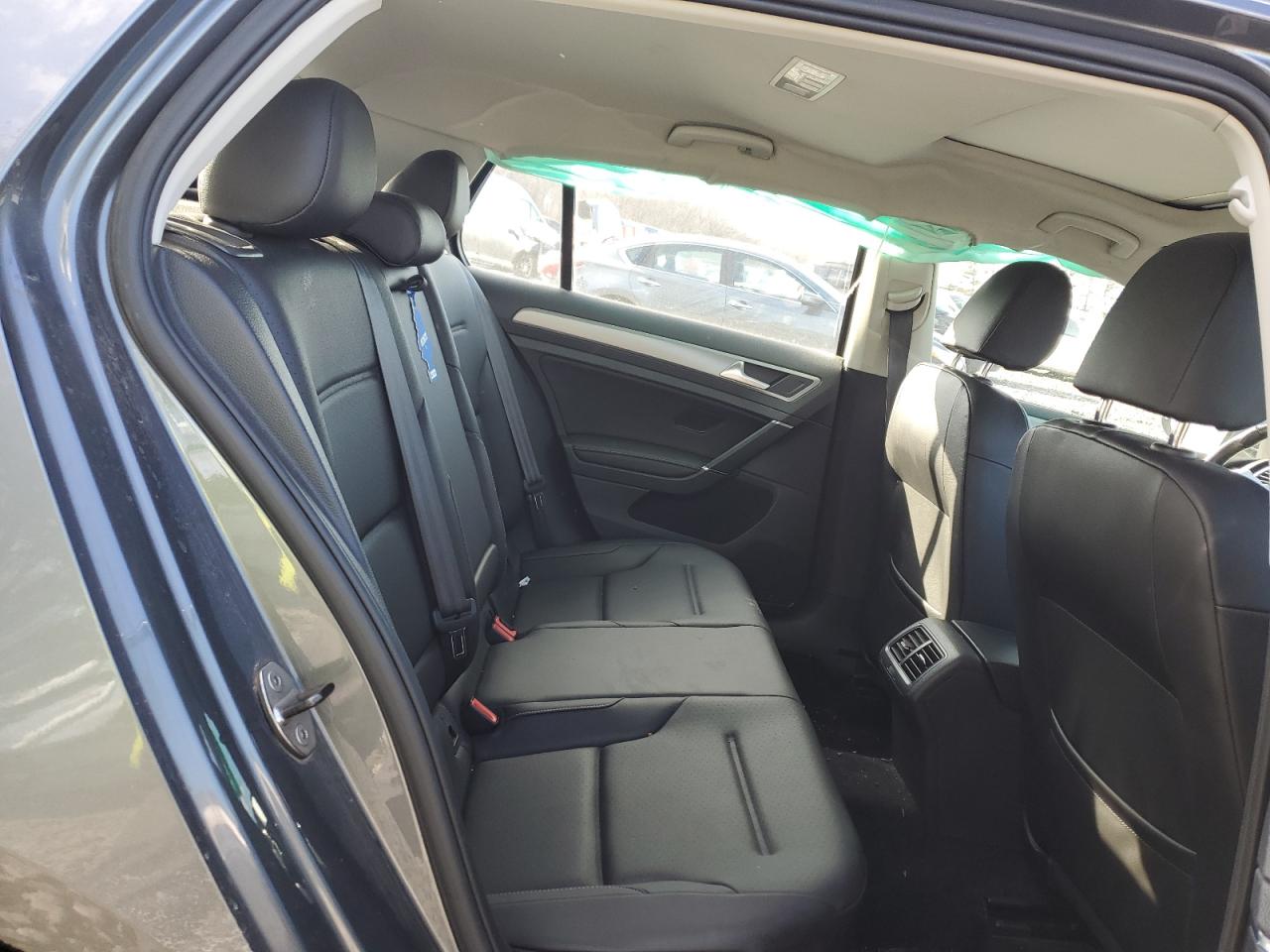 2017 Volkswagen Golf - Image 11