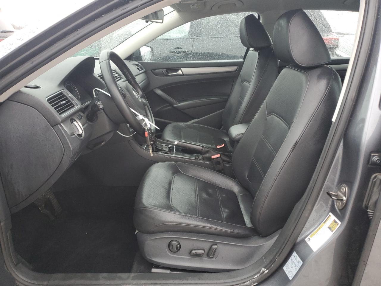 2014 Volkswagen Passat - Image 7