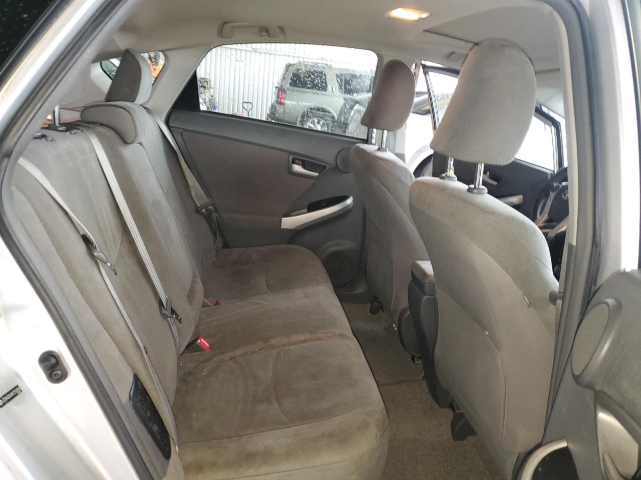 2010 Toyota Prius - Image 10