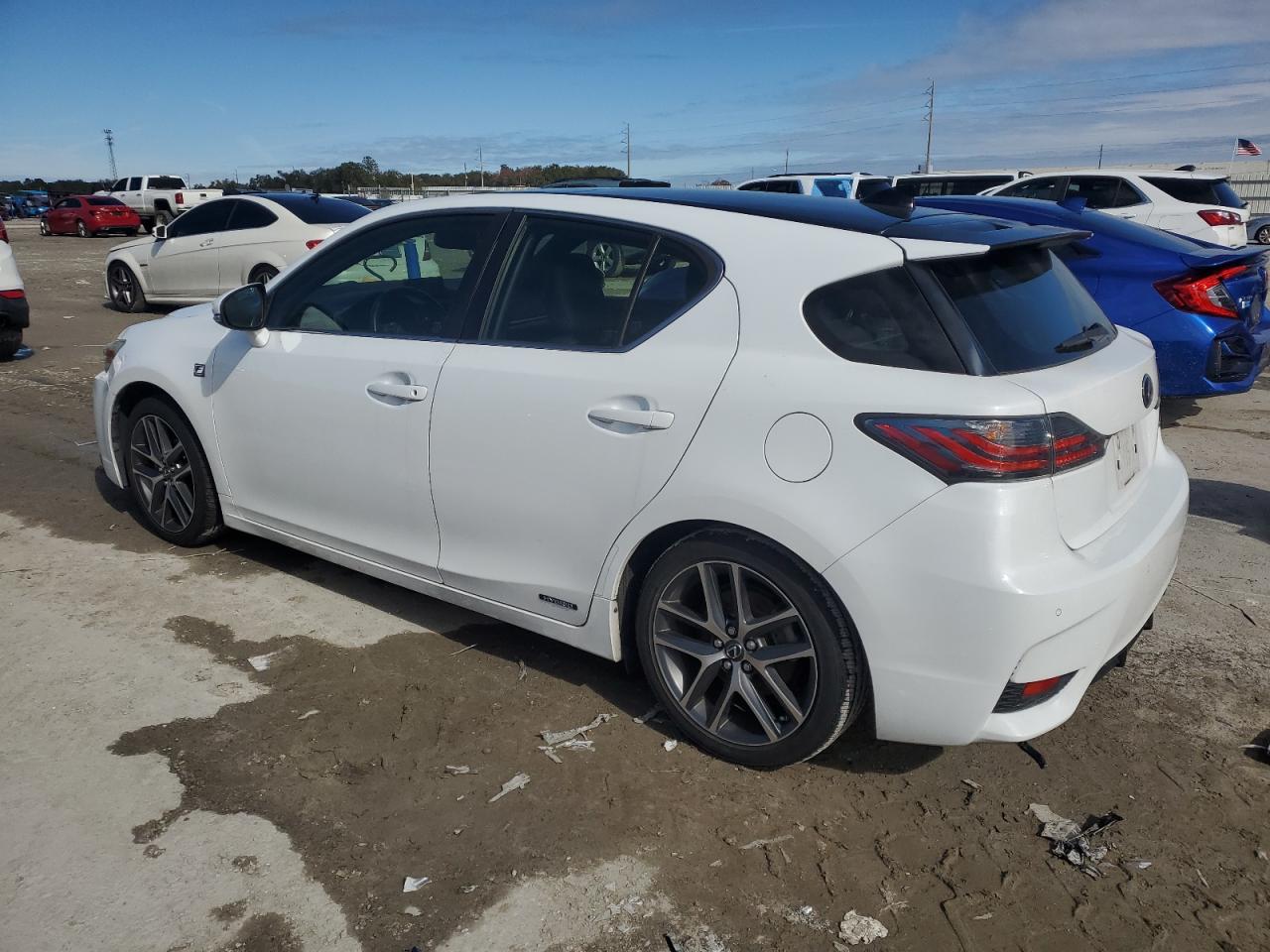 2014 Lexus CT - Image 2