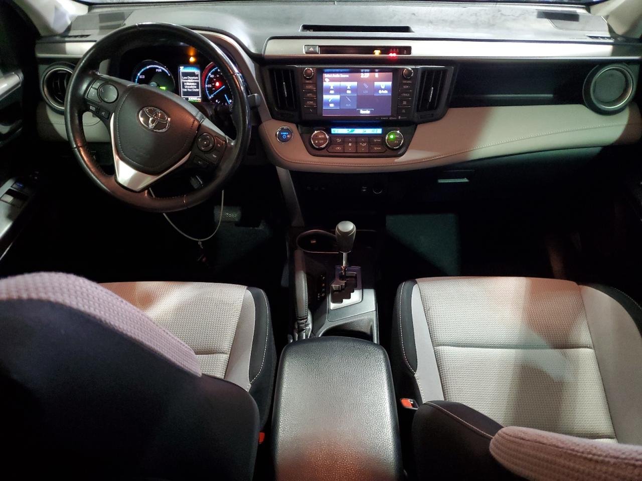 2018 Toyota RAV 4 - Image 8