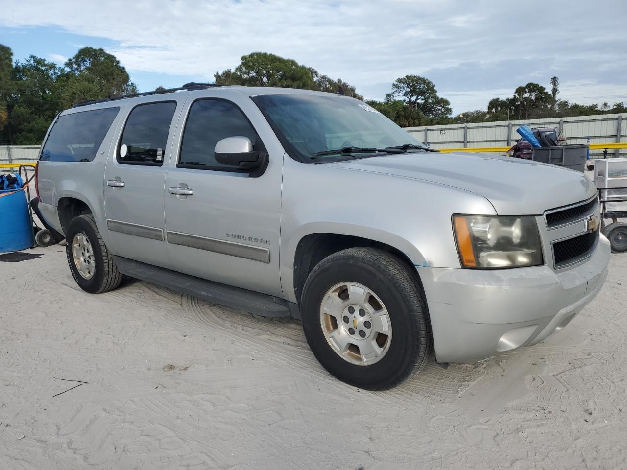 2011 Chevrolet Suburban - Image 4