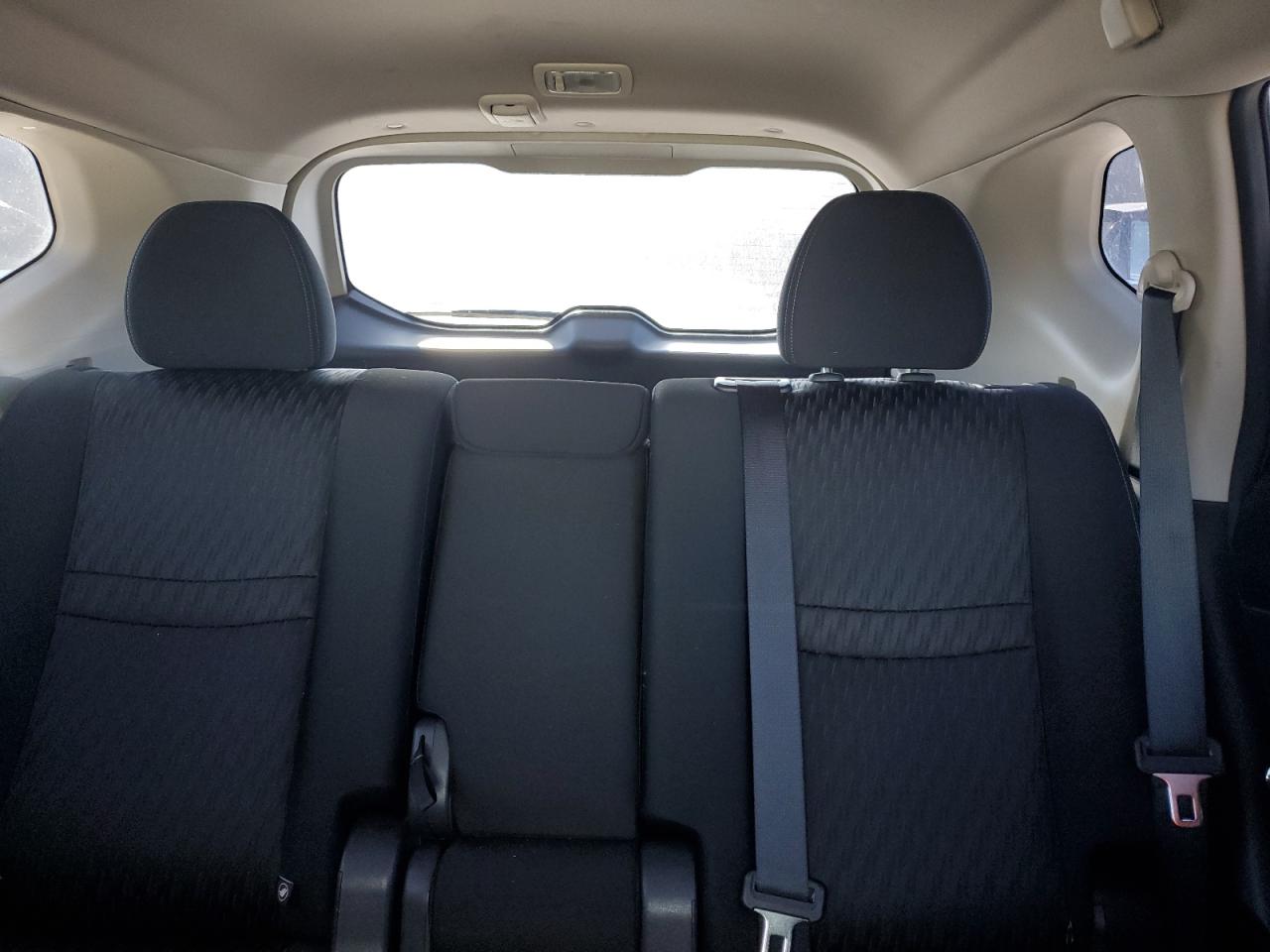 2017 Nissan Rogue - Image 10