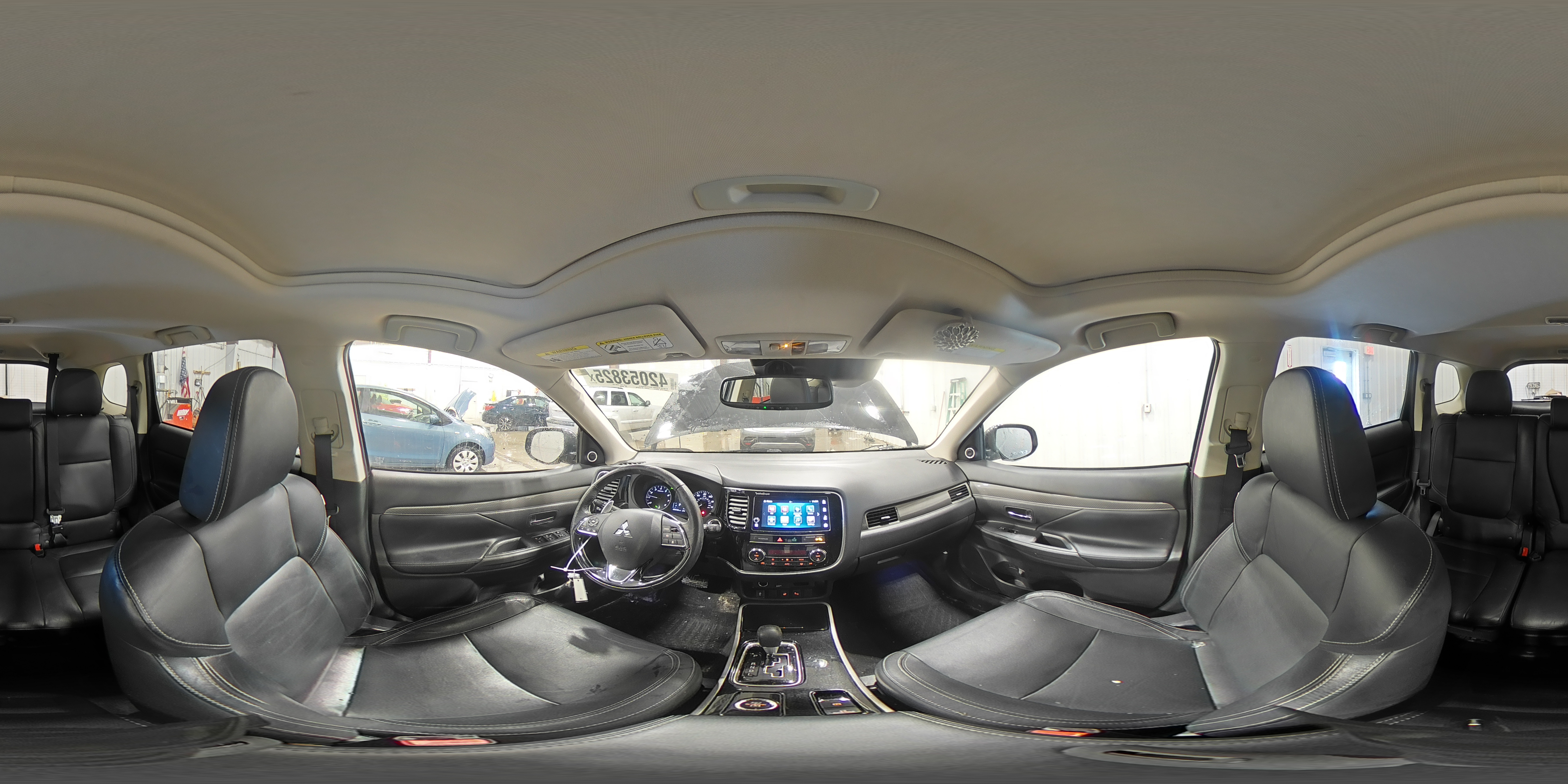 2019 Mitsubishi Outlander - Image 16
