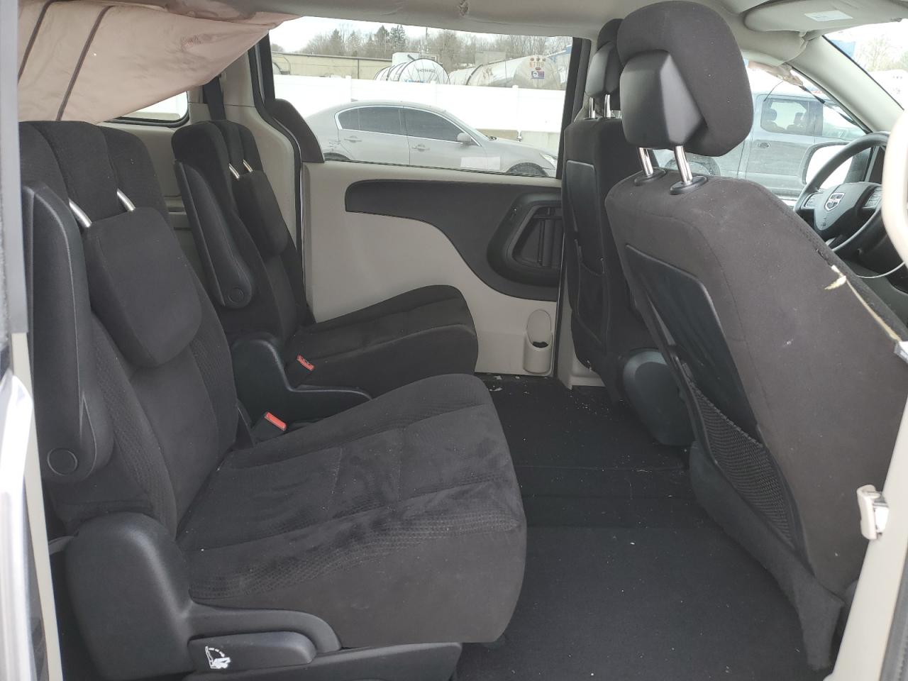 2014 Dodge Caravan - Image 11